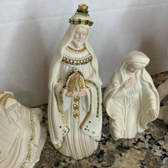 First Blessing Standing Camel Porcelain Nativity Christmas Figurines - Picture 10 of 16